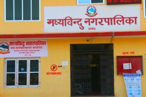 फोहरबाट ‘कम्पोस्ट मल’ उत्पादन गर्दै मध्यविन्दु नगरपालिका