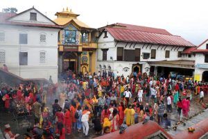 साउनको दोस्रो सोमबारः पशुपतिनाथलगायत देशभरका शिवालयमा भक्तजनको भीड