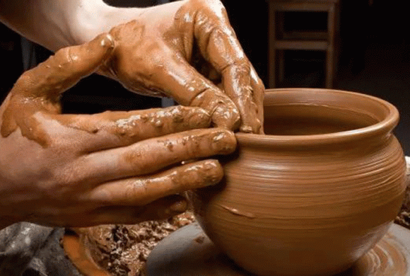 माटाका भाँडा सुकाउन नपाएर कुमाले समुदाय चिन्तित