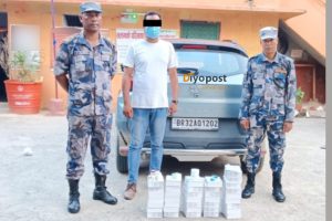 लाखौँ मुल्य बराबरको औषधी बोकेको कारसहित एक जना पक्राउ