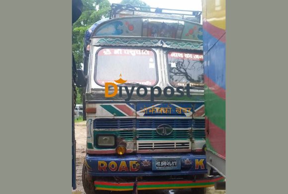 बिलबिजक भन्दा बढी र फरक सामान बोकेको ट्रक नियन्त्रणमा
