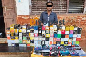 बिलविजक बिनाको मोवाईलका डिसप्लेसहित एक जना नियन्त्रणमा