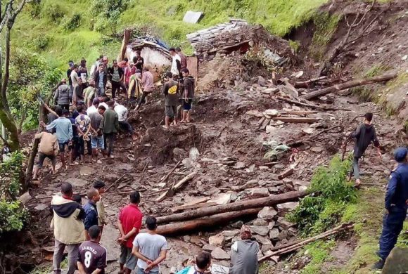 पहिराले घर पुरिएर आमाछोराको मृत्यु, तीनजना घाइते