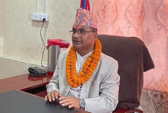 अस्पतालबाट निःशुल्क सेवा लिन मन्त्री जोशीको अनुरोध
