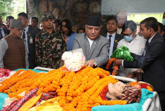 प्रधानमन्त्रीद्वारा मन्त्री किरातीको पिताप्रति श्रद्धाञ्जलि
