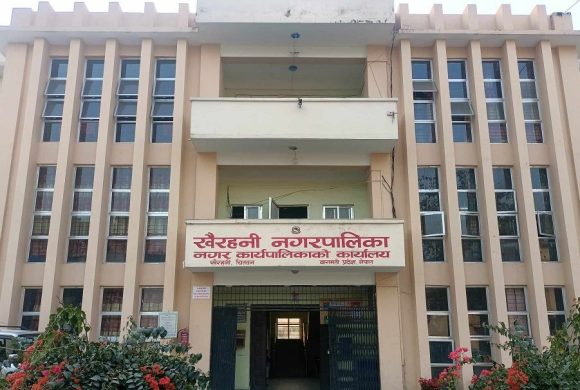 स्वयंसेवक शिक्षक खटाउँदै खैरहनी