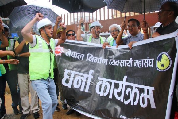 सिंचाइ विभागमा तालाबन्दी गरेर धर्ना बस्न गएका निर्माण व्यवसायी प्रहरी नियन्त्रणमा