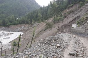 मनाङको अवस्थाः ३५ किलोमिटरमा ३५ पहिरा