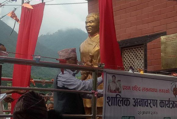 गोरखाको प्रवेशद्वारमा सहिद थापाको सालिक