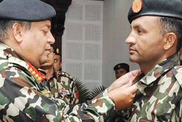 फेरि सेना चलाउँदै प्रधानमन्त्री दाहाल