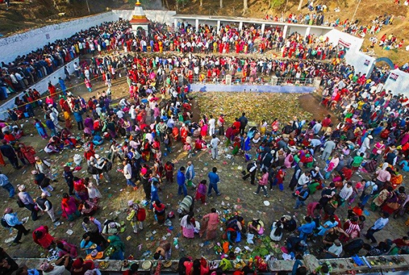 बुबाको मुख हेर्ने दिन : अन्धाअन्धीमा भक्तजनको घुइँचो