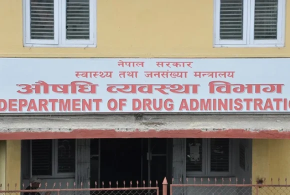 प्रतिजैविक औषधिको लेवलमा रातो धर्का राख्न निर्देशन