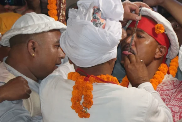 येंयापुन्हीमा बालकरामले जिब्रो छेडेर पशुपतिनाथको परिक्रमा गर्ने