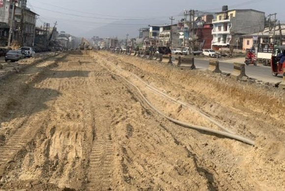 पुल्चोक–गोन्द्राङ छ लेन सडकको काम वर्षाले प्रभावित