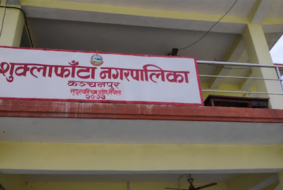 म्याद थप नगरिँदा करार सेवाका स्वास्थ्यकर्मीले तलब पाएनन्
