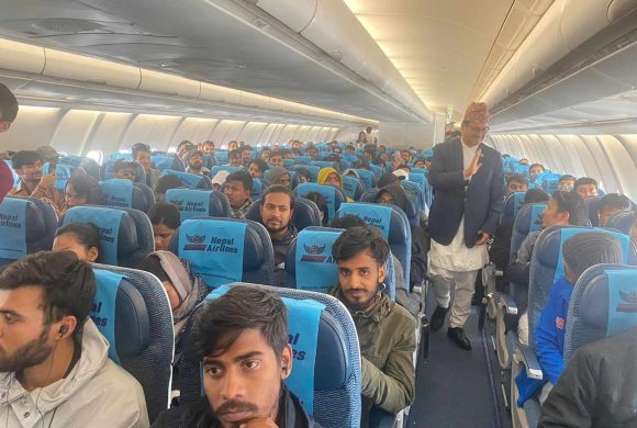 इजरायलबाट २५४ नेपाली लिएर उड्यो विमान, आज राति काठमाडौं आइपुग्ने