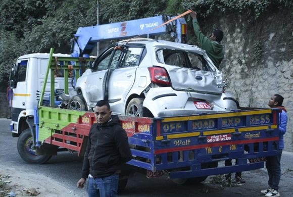 नागढुंगामा कार दुर्घटना हुँदा ३ जना घाइते