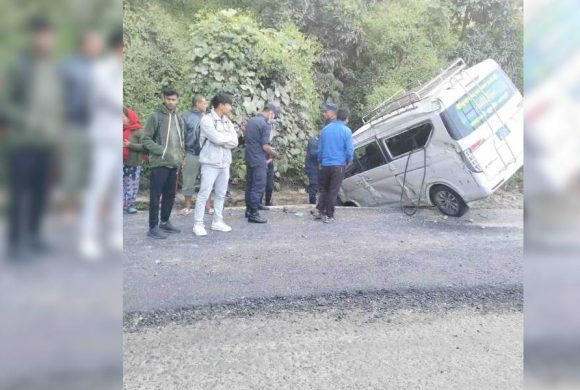 दुर्घटनामा एकको मृत्यु, आठ घाइते