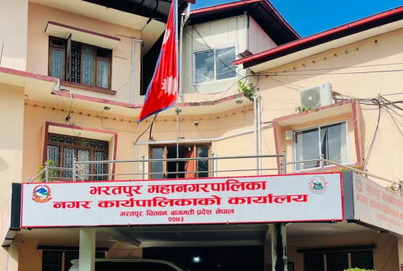 भूकम्प प्रभावितलाई भरतपुर महानगरले एक करोड सहयोग गर्ने