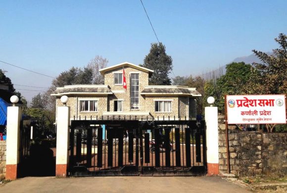 कर्णाली सरकारद्वारा भूकम्प प्रभावितलाई २ करोड हस्तान्तरण