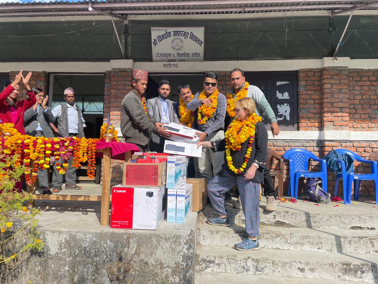 धादिङ्गका उत्तरी भेगका विकट बस्तीका विद्यालयमा कम्प्युटर र प्रिन्टर सहयोग