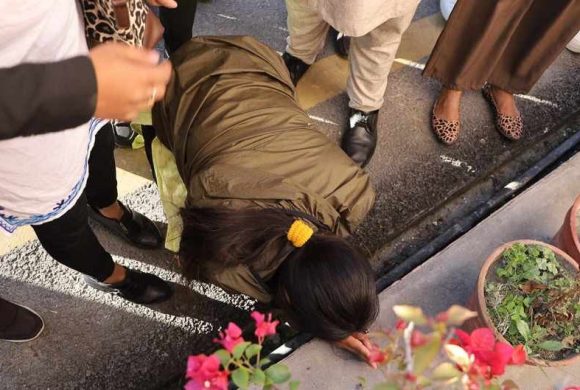न्याय पाएपछि सर्वोच्चको भुइँ ढोग्दै रोइन् भारती