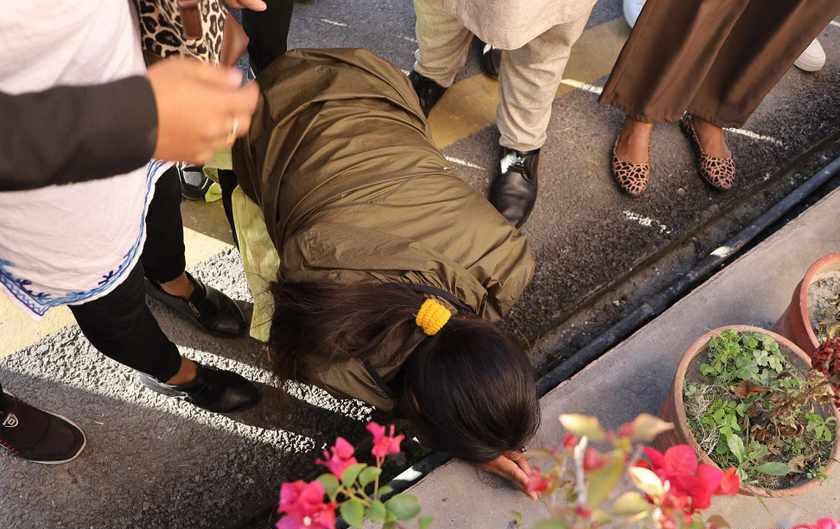 न्याय पाएपछि सर्वोच्चको भुइँ ढोग्दै रोइन् भारती
