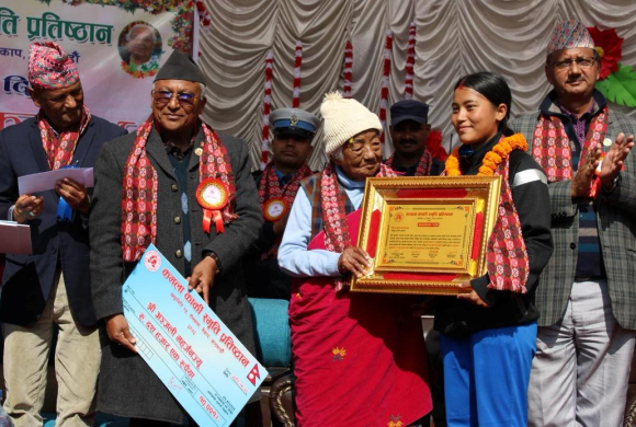 कराते खेलाडी अन्जलीलाई कमला कार्की स्मृति प्रतिष्ठानको सम्मान