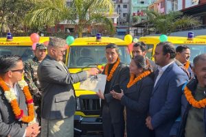 गोरखाका ६ स्थानीय तहलाई एम्बुलेन्स हस्तान्तरण