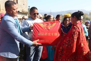 सिन्धुपाल्चोकका तीन स्थानीय तहले दिए जाजरकोटका भूकम्प पीडितलाई राहत सामाग्री