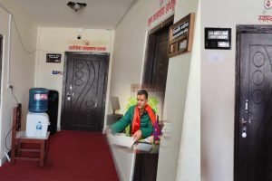 धादिङको त्रिपुरा सुन्दरी गाउँपालिकामा भेटिँदैनन कर्मचारी : सेवाग्राहीलाई हैरानी !