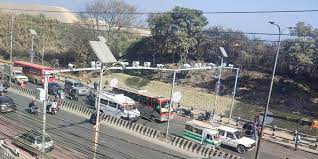 दुर्घटनाको गाडी भाग्यो, चालकले फोन चलाइरहेका पो छन् कि ? अब हुने छ निगरानी
