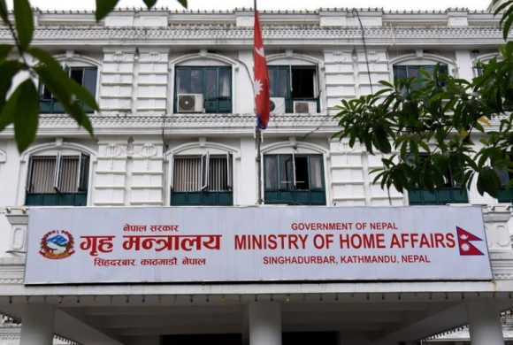 खतराको संकेत देखिएका जिल्लामा रात्रि बस सञ्चालनमा रोक लगाउने गृह मन्त्रालयको निर्णय