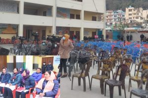 नागार्जुन नगरपालिकाको सार्वजनिक सुनुवाइ : जनता नआएपछि कुर्सी खाली, सभामा कर्मचारी र जनप्रतिनिधिमात्रै !
