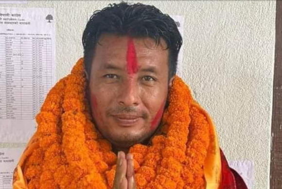 १५ लाख घुससहित वडाध्यक्ष नृपेश वादे पक्राउ