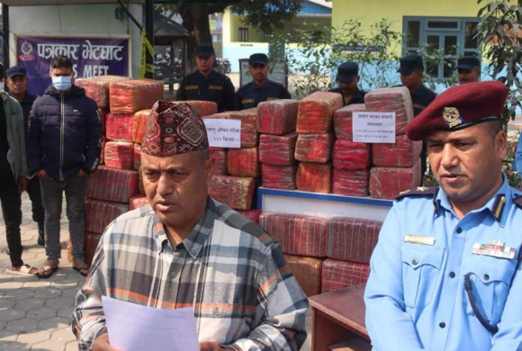 चितवनबाट पाँच सय ४२ किलो गाँजासहित २ जना पक्राउ