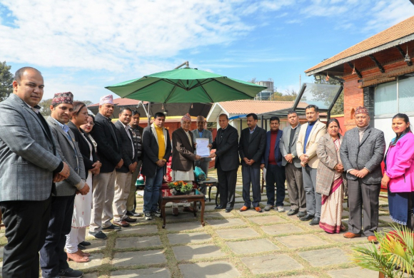 उद्योगी व्यवसायीको समस्या समाधानका लागि पहल गर्छु : राष्ट्रपति