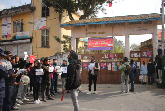 देशैभरका क्याम्पस अगाडीबाट थाल बजाएर खबरदारी प्रदर्शन