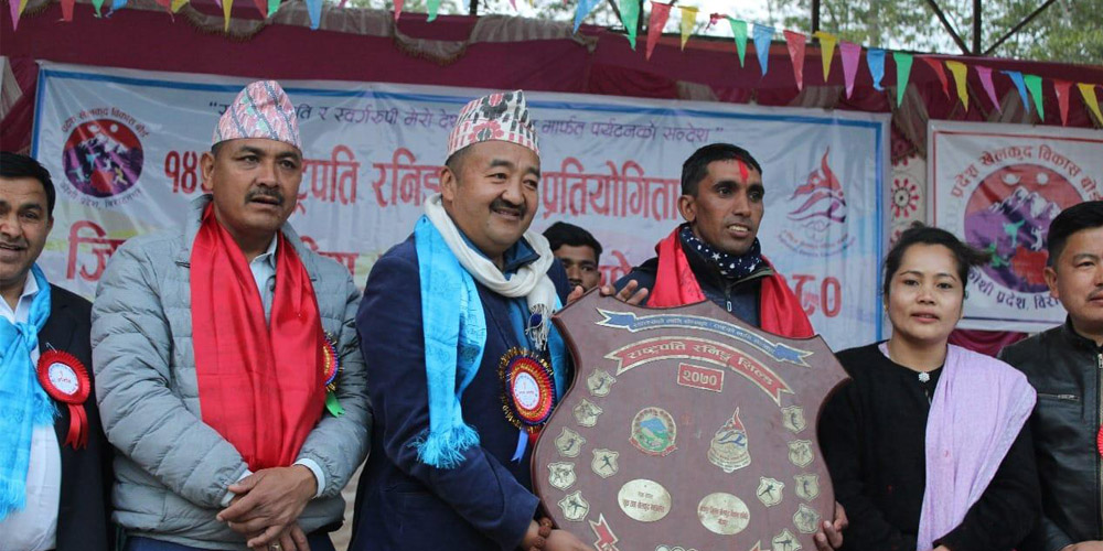 जिल्लास्तरीय राष्ट्रपति रनिङ शिल्ड टेम्केको पोल्टामा