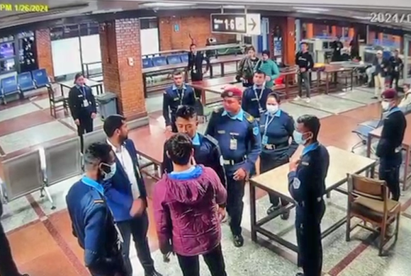 विमानस्थलमा कुटाकुट प्रकरण : तीन प्रहरीलाई गरियो विमानस्थलबाट सरुवा