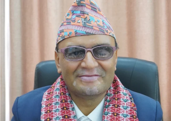 सफ्टवेयर हत्याउन गाडि उपहार लिएका यातायात व्यवस्था विभागका महानिर्देशकलाई कालोमोसो