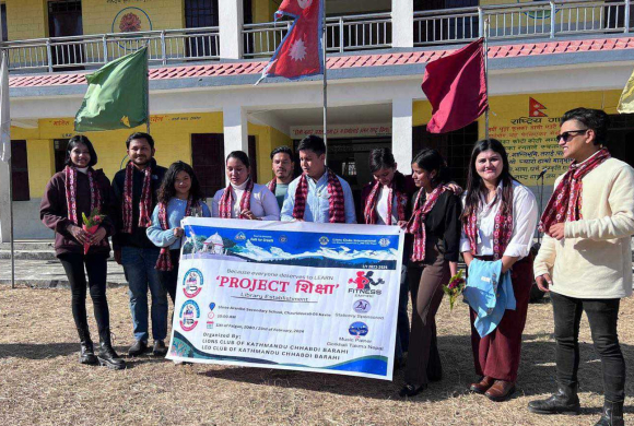 अरनिको माविलाई तीन सय थान पुस्तक