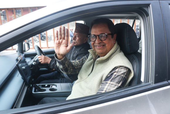 बाँसवारी जग्गा प्रकरण : सरकारी वकिल कार्यालयमा बयान दिएर निस्किएका विनोद चौधरी (फोटोफिचर)