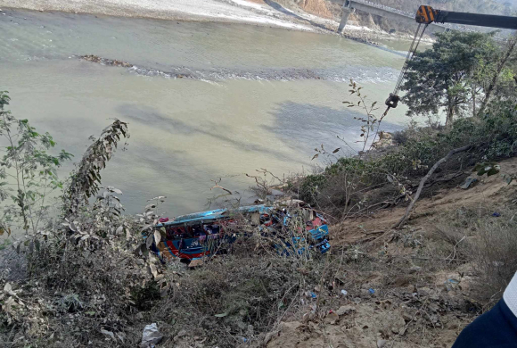 घाटबेँसी बस दुर्घटना अपडेट : मृतकको सङ्ख्या ७ पुग्यो