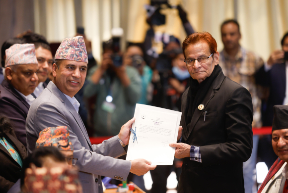 पार्टीले एक ढिक्काका साथ अध्यक्षको उम्मेदवार बनाएको छः सांसद शर्मा