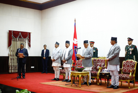 राष्ट्रपतिसमक्ष उपप्रधानमन्त्री र वातावरण मन्त्रीद्वारा सपथ (फोटोफिचर)