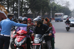 उपत्यकामा ट्राफिक चेकजाँच कडा, बिहानैदेखि मापसे जाँच