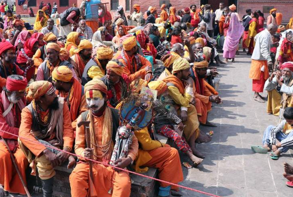 पशुपतिनाथ दर्शनका लागि आएका साधुसन्तलाई बिदाई गरिँदै