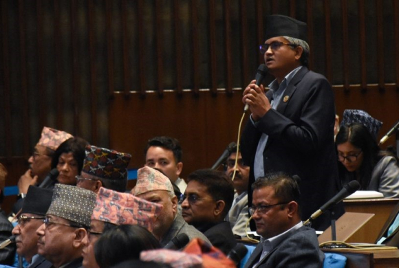 संसद्‌मा एमालेको कटाक्ष :  ‘प्रधानमन्त्री हराउनुभयो, खोजी गरिपाऊँ’