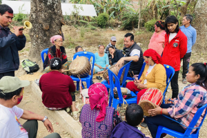 नौमती बाजा बजाउन तालिम लिँदै बागलुङका आमाहरू
